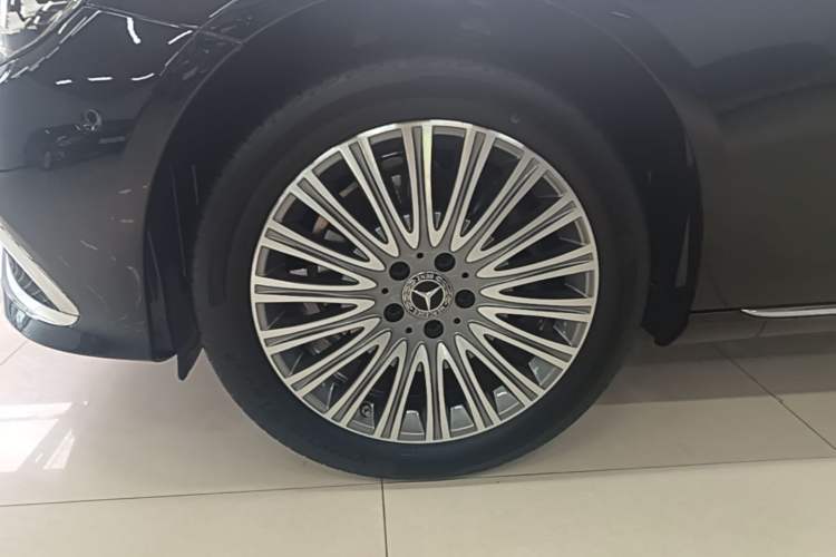 Used Mercedes-Benz E-Class 2022 Revised Version E 300 L Fashion Edition Left Front Wheel Hub