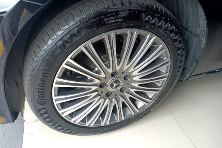 Used Mercedes-Benz E-Class 2022 Revised Version E 300 L Luxury Edition Left Front Wheel Hub
