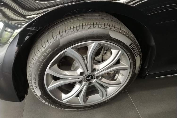 Used Mercedes-Benz E-Class 2022 Revised E 300 L Sport Luxury Edition Left Front Wheel Hub