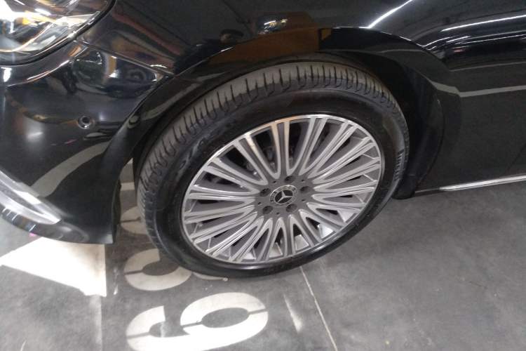 Used Mercedes-Benz E-Class 2022 Updated E 300 L Luxury Edition Left Front Wheel Hub