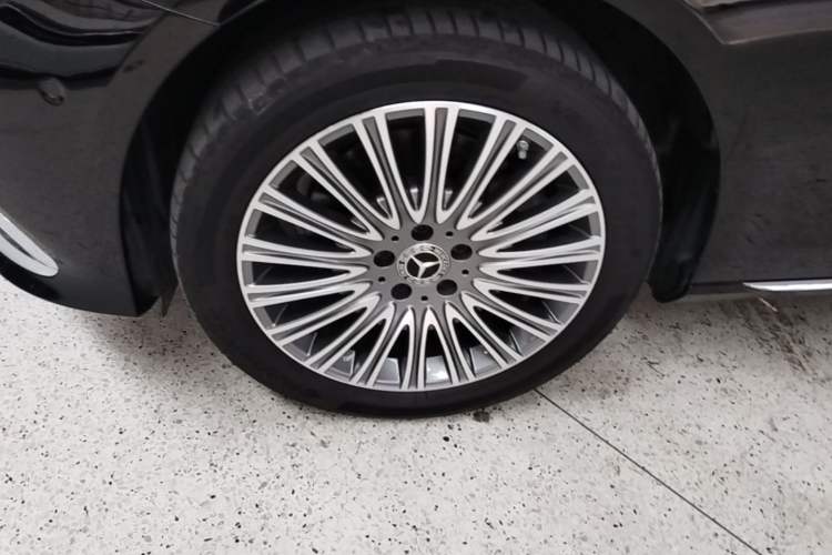 Used Mercedes-Benz E-Class 2022 Updated E 300 L Stylish Edition Left Front Wheel Hub