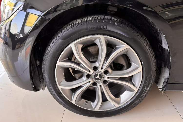 Used Mercedes-Benz E-Class 2022 Revised Version E 300 L Sporty and Stylish Edition Left Front Wheel Hub