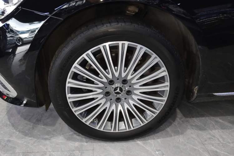 Used Mercedes-Benz E-Class 2022 Revised Version E 300 L Luxury Edition Left Front Wheel Hub