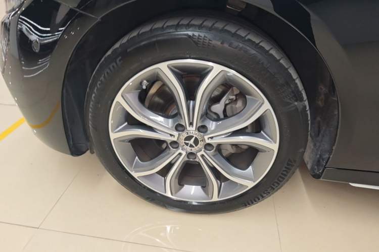 Used Mercedes-Benz E-Class 2022 Second Facelift E 300 L Sport Luxury Edition Left Front Wheel Hub