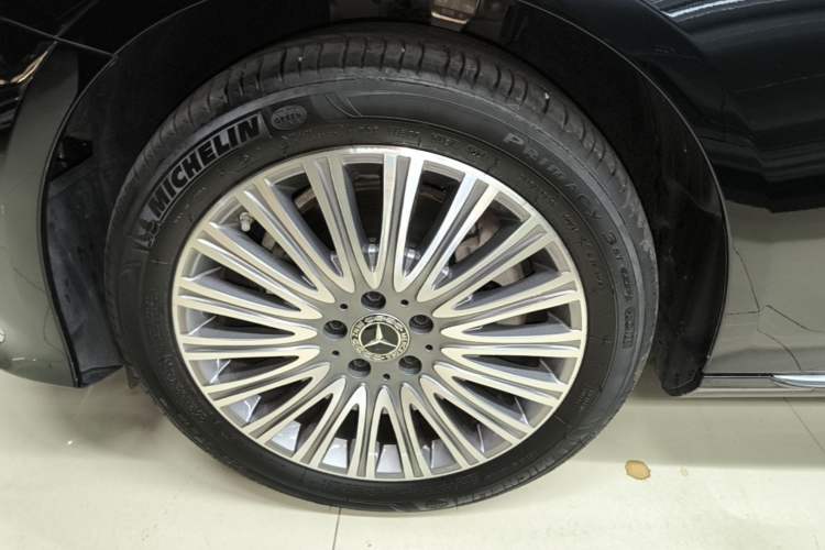 Used Mercedes-Benz E-Class 2022 Updated E 300 L Luxury Edition Left Front Wheel Hub