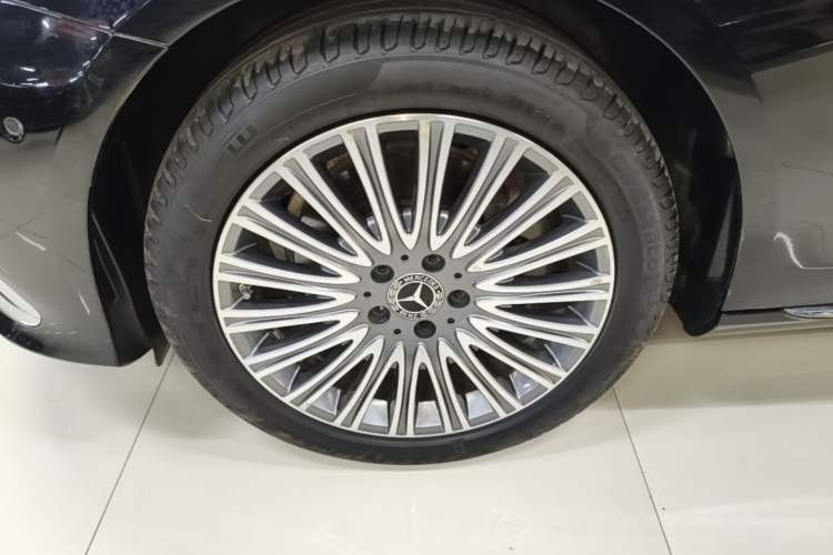 Used Mercedes-Benz E-Class 2022 E 300 L Luxury Model Left Front Wheel Hub