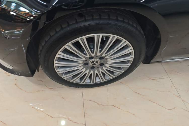 Used Mercedes-Benz E-Class 2022 Updated E 300 L Luxury Edition Left Front Wheel Hub