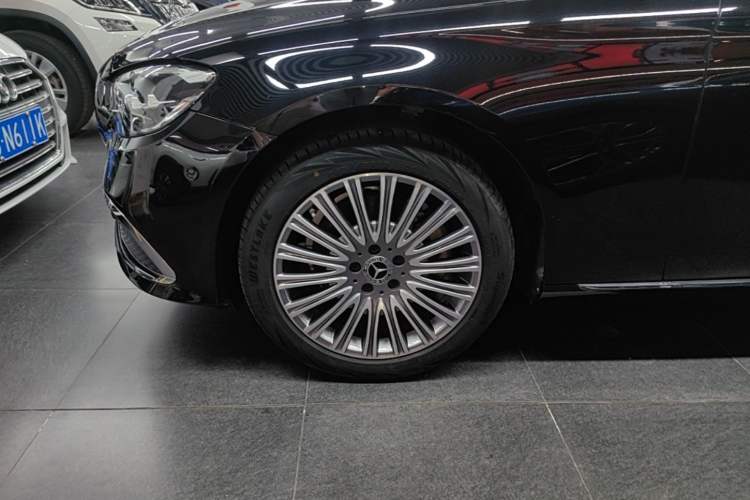 Used Mercedes-Benz E-Class 2022 Second Facelift E 300 L Luxury Edition Left Front Wheel Hub