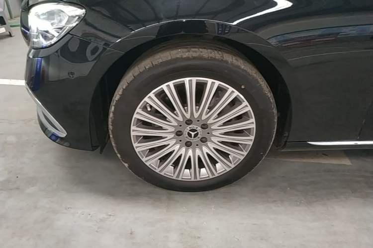 Used Mercedes-Benz E-Class 2022 E 300 L Luxury Model Left Front Wheel Hub