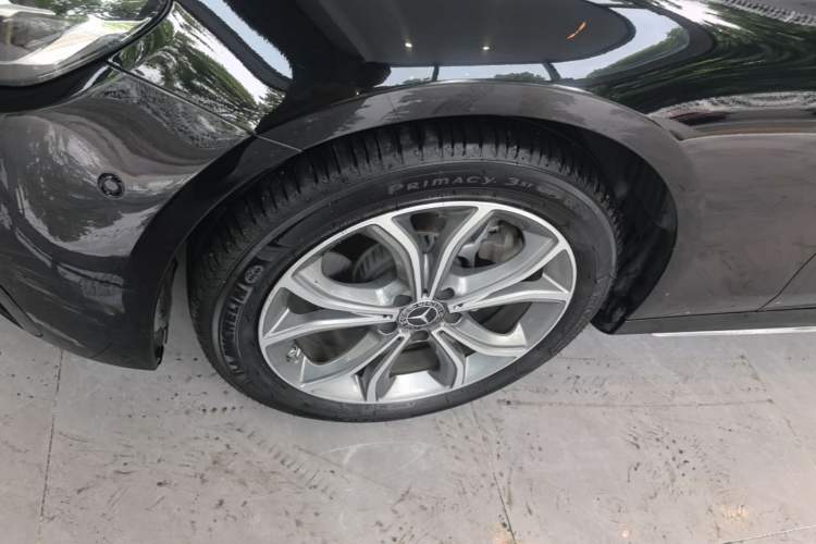 Used Mercedes-Benz E-Class 2022 Revised E 300 L Sporty and Stylish Edition Left Front Wheel Hub
