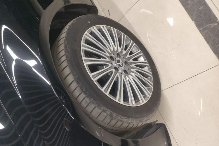 Used Mercedes-Benz E-Class 2022 Updated E 300 L Luxury Edition Left Front Wheel Hub