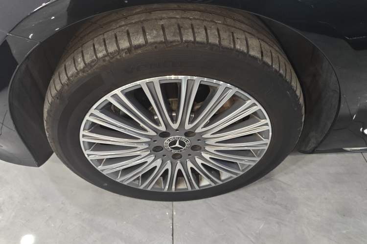 Used Mercedes-Benz E-Class 2022 Updated E 300 L Luxury Edition Left Front Wheel Hub