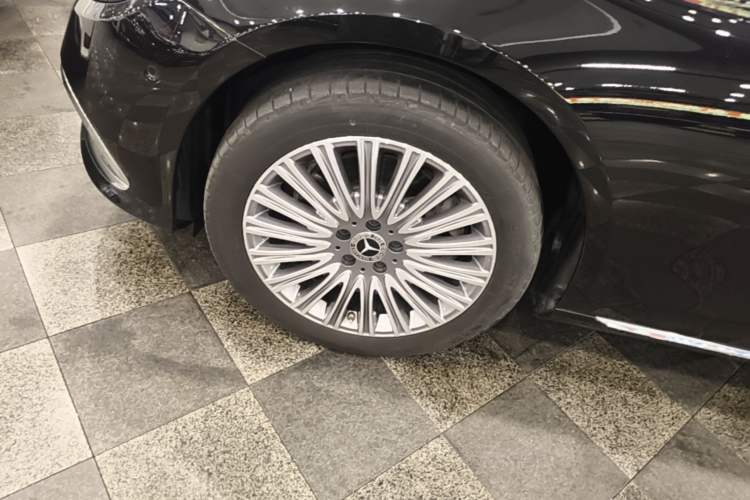 Used Mercedes-Benz E-Class 2022 E 300 L Stylish Model Left Front Wheel Hub