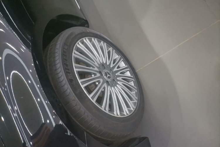 Used Mercedes-Benz E-Class 2022 Revised Version E 300 L Fashion Edition Left Front Wheel Hub