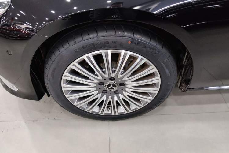Used Mercedes-Benz E-Class 2022 Second Facelift E 300 L Luxury Edition Left Front Wheel Hub