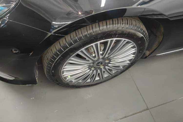 Used Mercedes-Benz E-Class 2022 Revised Version E 300 L Luxury Edition Left Front Wheel Hub