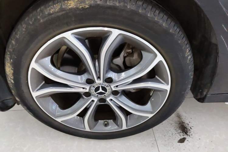 Used Mercedes-Benz E-Class 2022 Revised Version E 300 L Sport Luxury Edition Left Front Wheel Hub