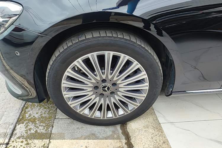 Used Mercedes-Benz E-Class 2022 Revised Version E 300 L Luxury Edition Left Front Wheel Hub