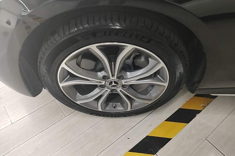 Used Mercedes-Benz E-Class 2022 Revised Version E 300 L Sport Luxury Edition Left Front Wheel Hub