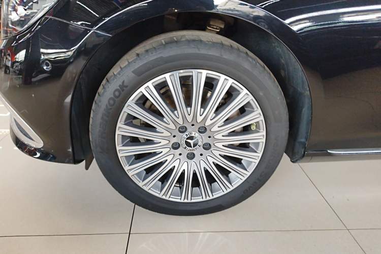 Used Mercedes-Benz E-Class 2022 Updated E 300 L Stylish Edition Left Front Wheel Hub