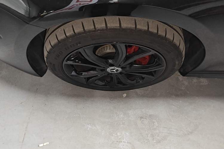 Used Mercedes-Benz E-Class 2022 Revised E 300 L Sporty and Stylish Edition Left Front Wheel Hub