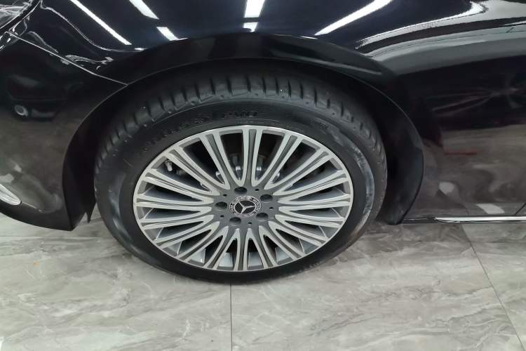 Used Mercedes-Benz E-Class 2022 Updated E 300 L Luxury Edition Left Front Wheel Hub