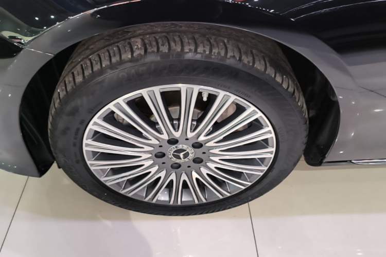 Used Mercedes-Benz E-Class 2022 Second Facelift E 300 L Luxury Edition Left Front Wheel Hub