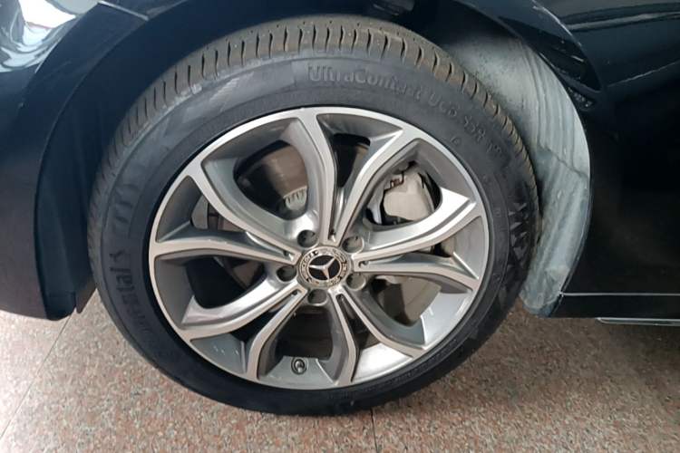 Used Mercedes-Benz E-Class 2022 Second Facelift E 300 L Sport Luxury Edition Left Front Wheel Hub