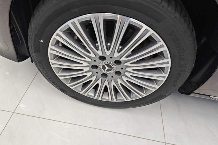 Used Mercedes-Benz E-Class 2022 Revised Version E 300 L Fashion Edition Left Front Wheel Hub