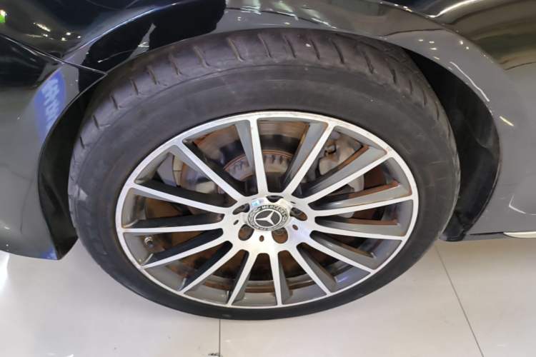 Used Mercedes-Benz E-Class 2022 Updated E 300 L Luxury Edition Left Front Wheel Hub
