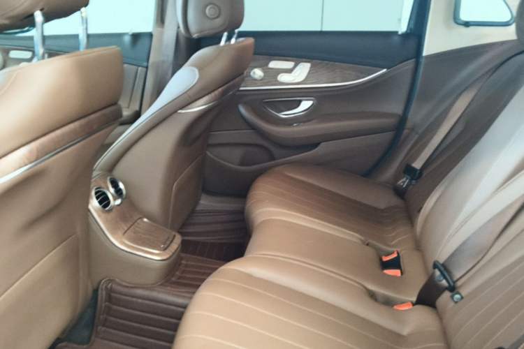 Used Mercedes-Benz E-Class 2022 Revised Version E 300 L Luxury Edition Left Rear Seat