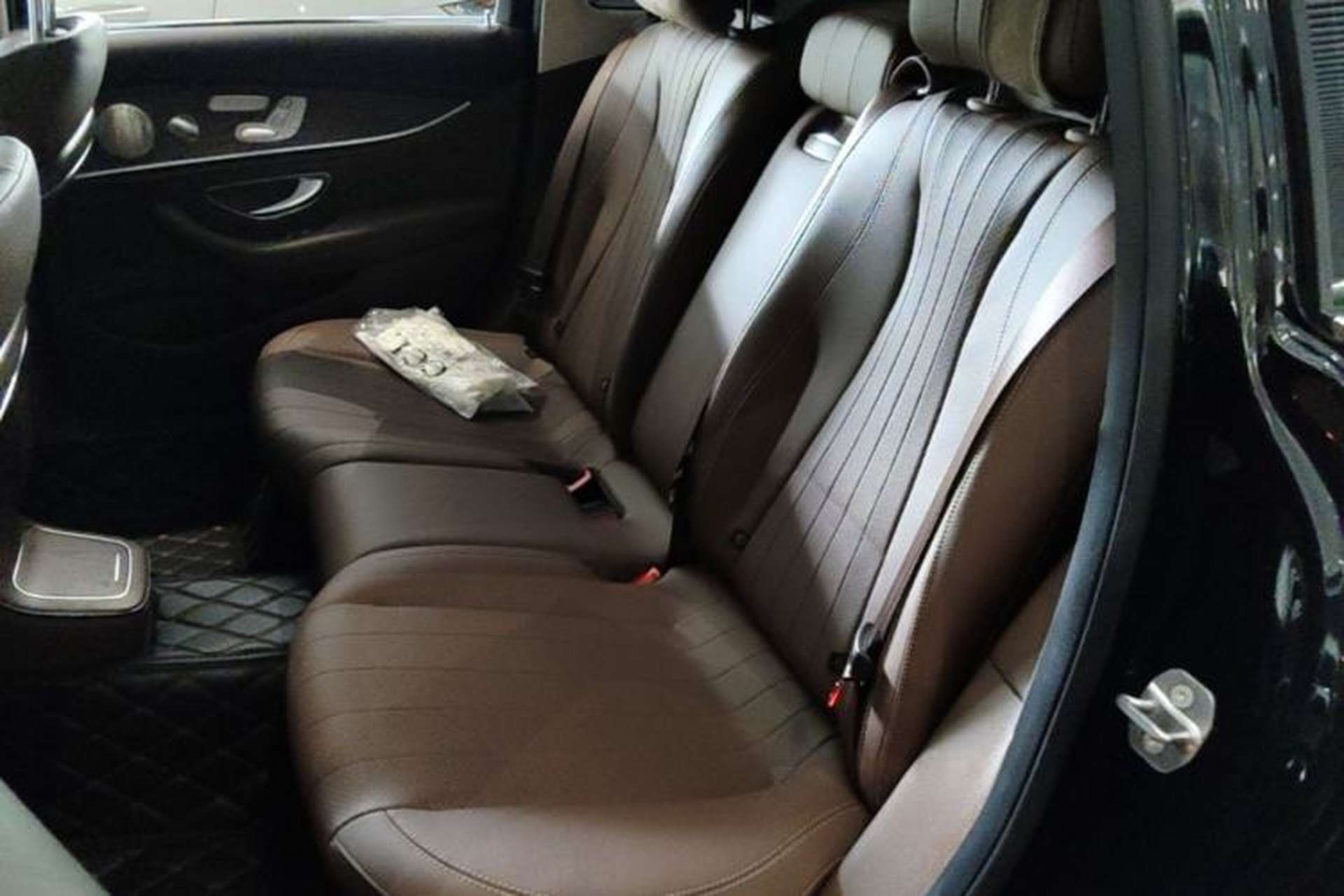 Used Mercedes-Benz E-Class 2022 Revised Version E 300 L Luxury Edition Left Rear Seat