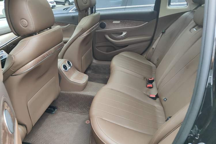 Used Mercedes-Benz E-Class 2022 Revised Version E 300 L Fashion Edition Left Rear Seat