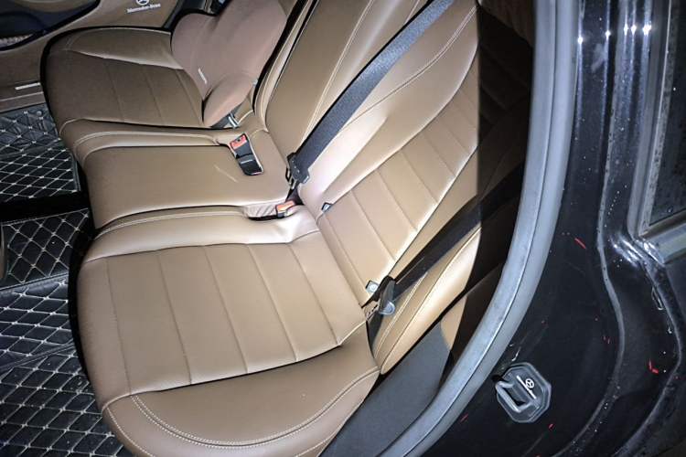Used Mercedes-Benz E-Class 2022 E 300 L Sport Luxury Edition Left Rear Seat
