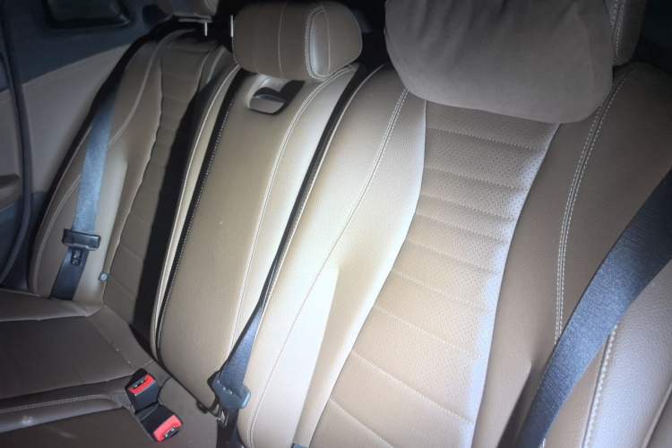 Used Mercedes-Benz E-Class 2022 Revised Version E 300 L Sporty and Stylish Edition Left Rear Seat