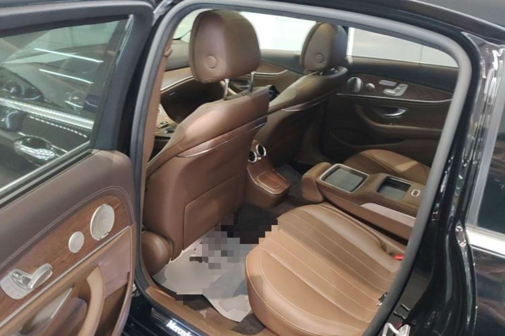 Used Mercedes-Benz E-Class 2022 Updated E 300 L Luxury Edition Left Rear Seat