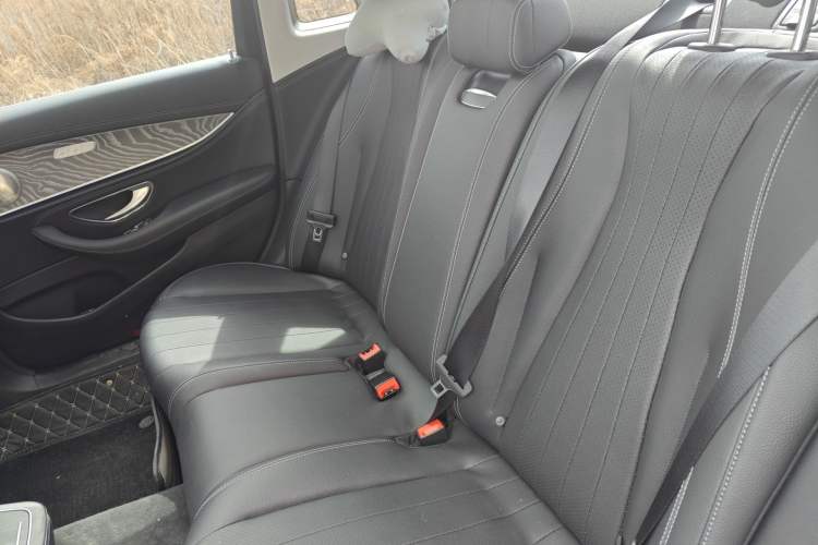 Used Mercedes-Benz E-Class 2022 E 260 L 4MATIC Left Rear Seat