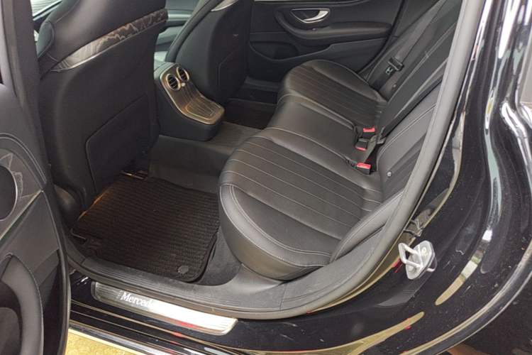 Used Mercedes-Benz E-Class 2022 Revised Version E 300 L Fashion Edition Left Rear Seat