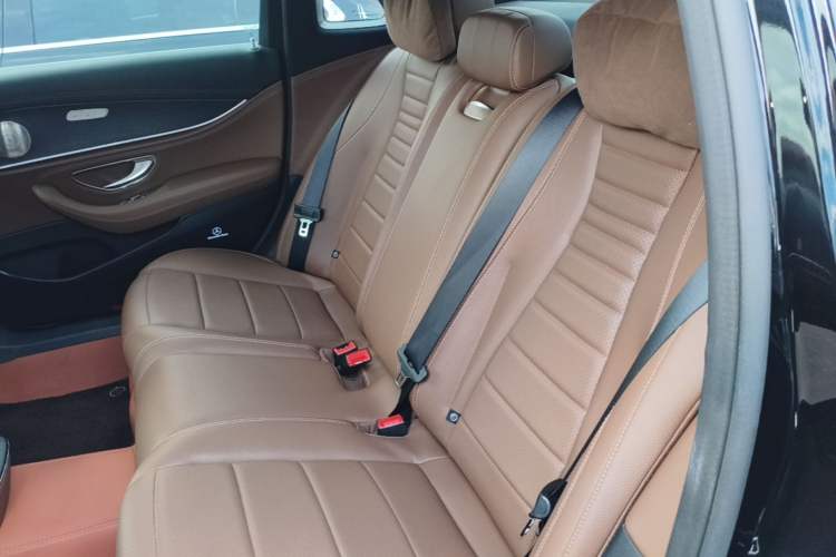 Used Mercedes-Benz E-Class 2022 Revised Version E 300 L Sporty and Stylish Edition Left Rear Seat