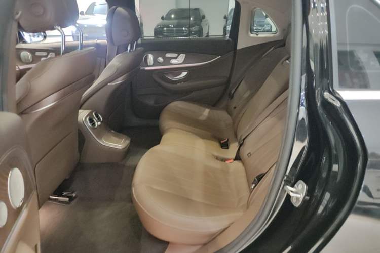 Used Mercedes-Benz E-Class 2022 Revised Version E 300 L Luxury Edition Left Rear Seat