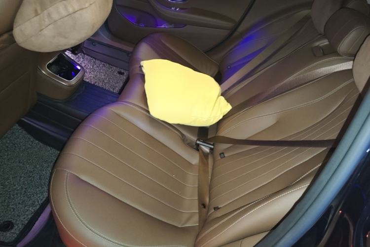 Used Mercedes-Benz E-Class 2022 Revised Version E 300 L Luxury Edition Left Rear Seat