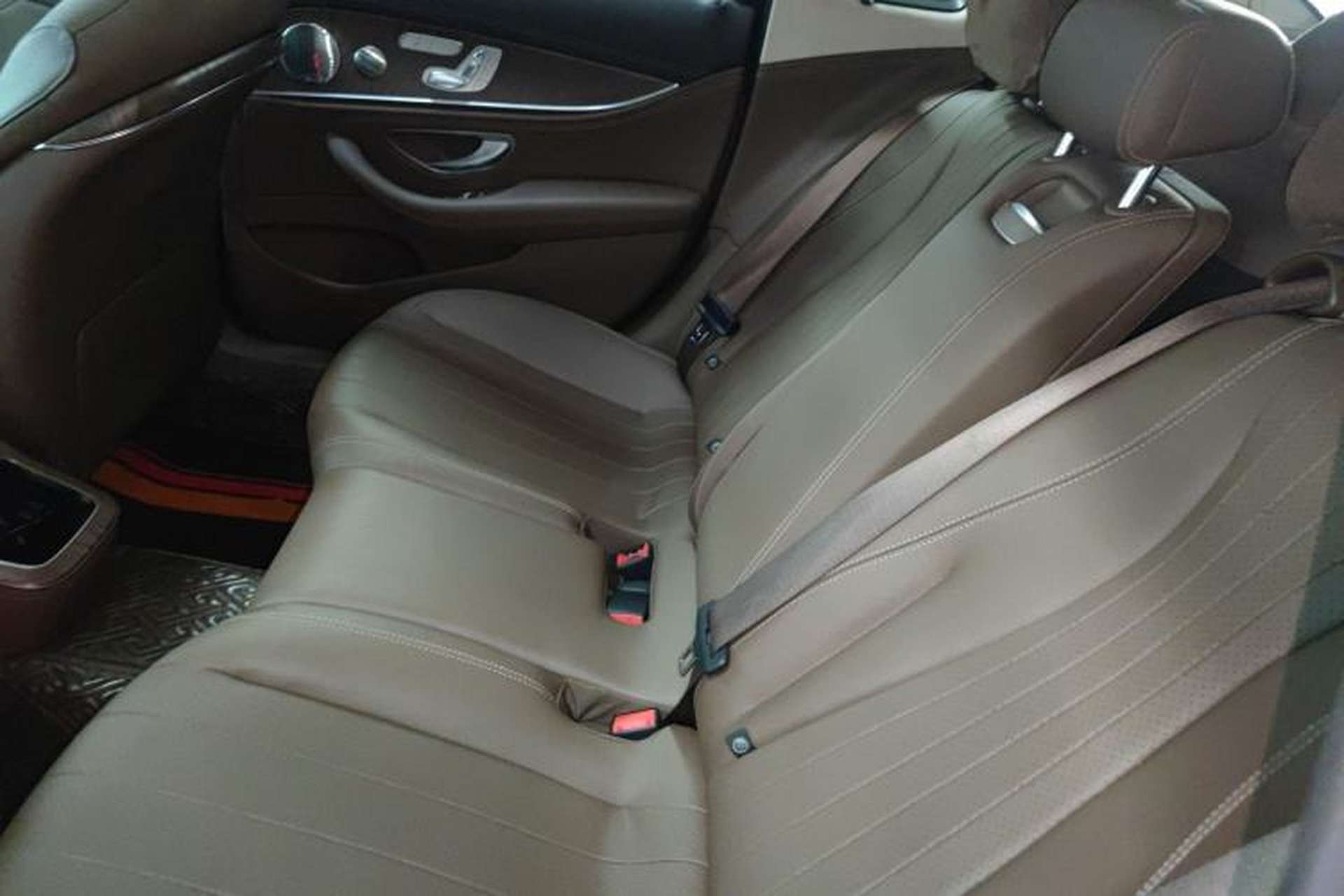 Used Mercedes-Benz E-Class 2022 Revised Version E 300 L Luxury Edition Left Rear Seat