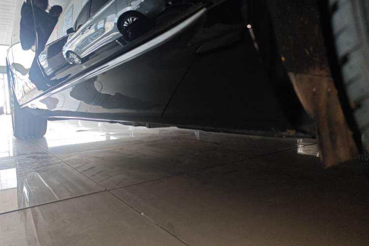 Used Mercedes-Benz E-Class 2022 Second Facelift E 300 L Fashion Edition Left Side Sill