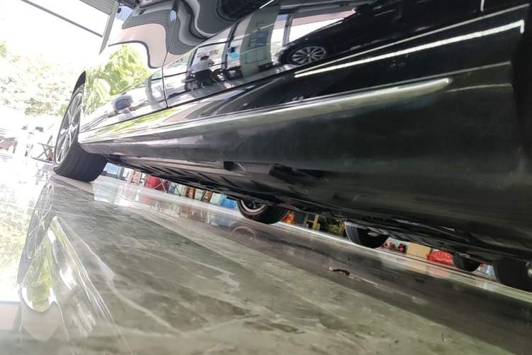 Used Mercedes-Benz E-Class 2022 Second Facelift E 300 L Sporty and Stylish Edition Left Side Sill
