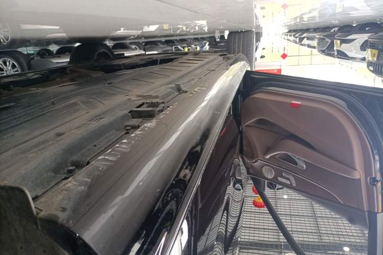 Used Mercedes-Benz E-Class 2022 Second Facelift E 300 L Luxury Edition Left Side Sill