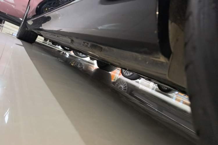 Used Mercedes-Benz E-Class 2022 E 300 L Stylish Model Left Side Sill