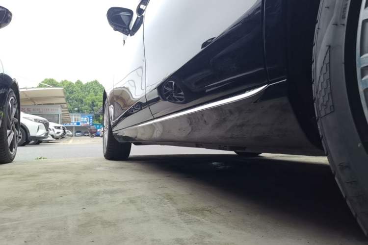 Used Mercedes-Benz E-Class 2022 E 300 L Stylish Model Left Side Sill
