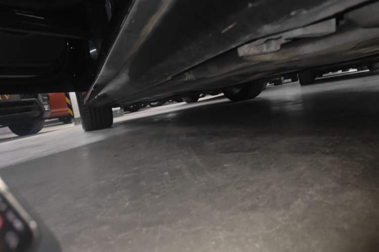 Used Mercedes-Benz E-Class 2022 Revised E 300 L Sporty and Stylish Edition Left Side Sill