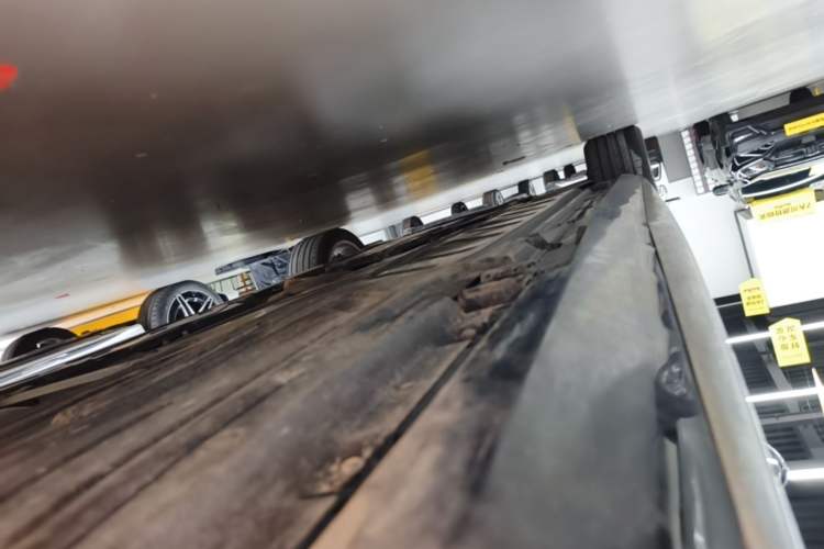 Used Mercedes-Benz E-Class 2022 Second Facelift E 300 L Sport Luxury Edition Left Side Sill