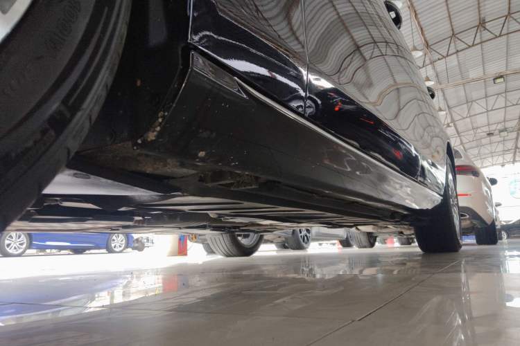 Used Mercedes-Benz E-Class 2022 Second Facelift E 300 L Fashion Edition Left Side Sill